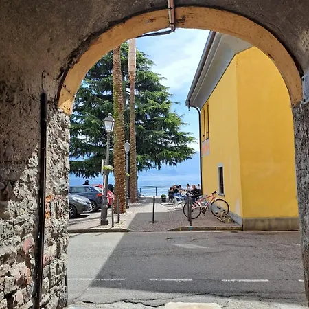 Iseolakerental - La Porta Sul Riva di Solto